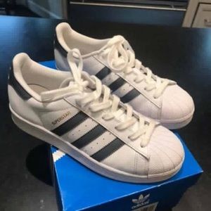 Adidas “Superstar” fashion sneakers